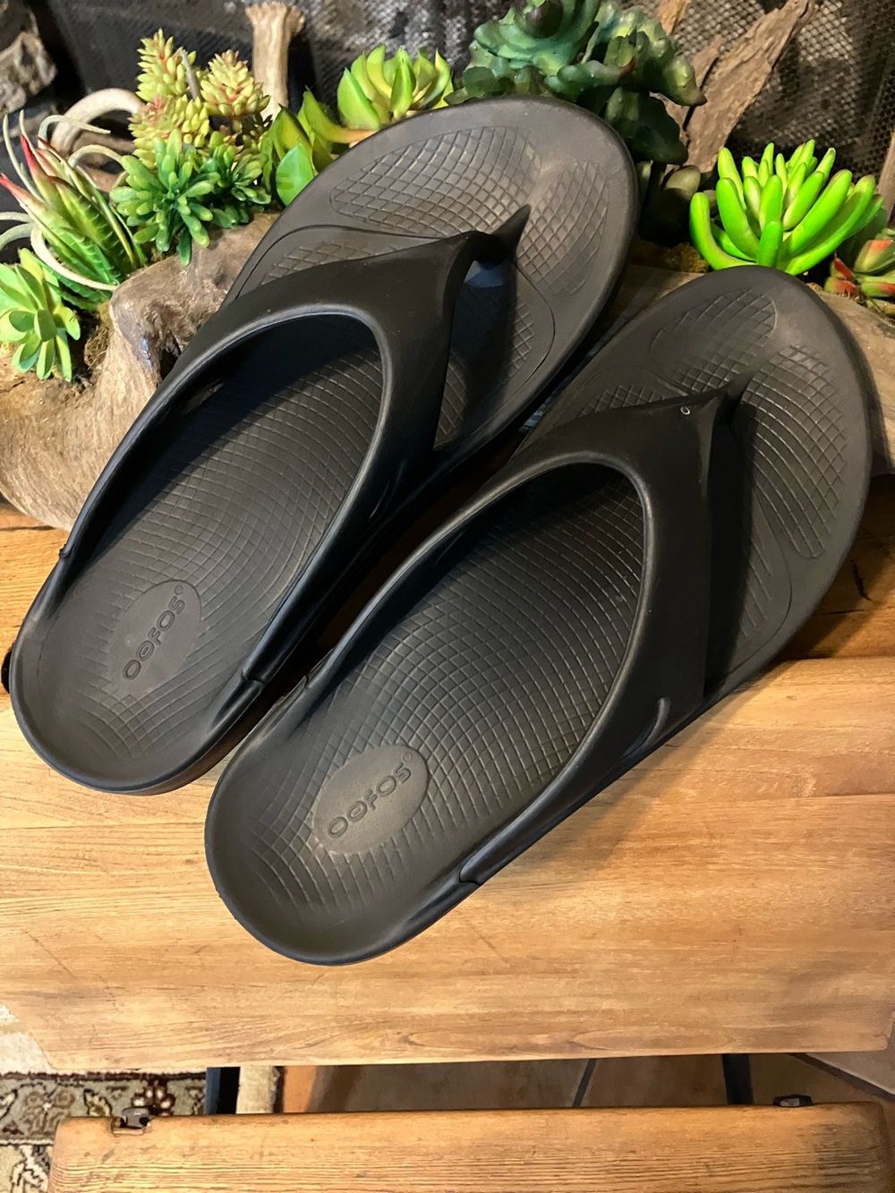 OOFOS Black Men's Recovery Flip-Flops